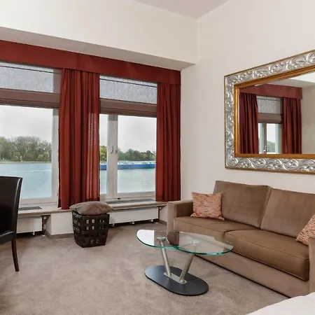 Hotel Am Rhein 3*