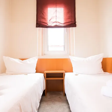 ホテル Am Rhein 3*