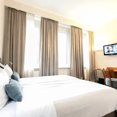 Hotel Am Rhein 3*