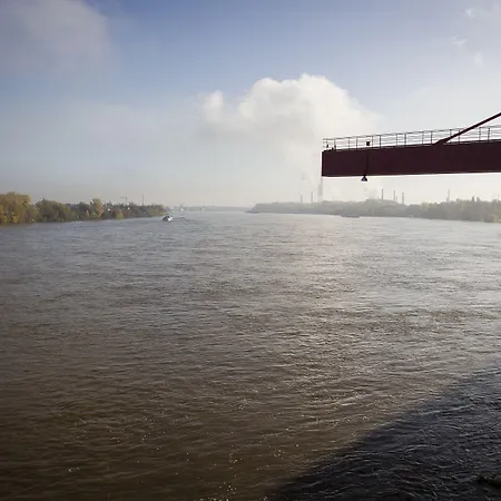 ホテル Am Rhein 3*