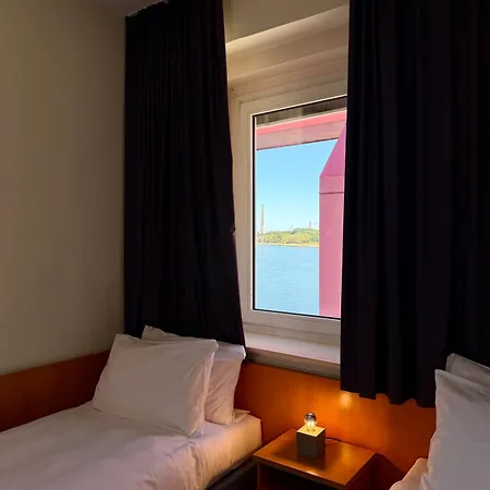 Am Rhein Hotel 3*