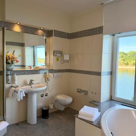 Am Rhein 3*