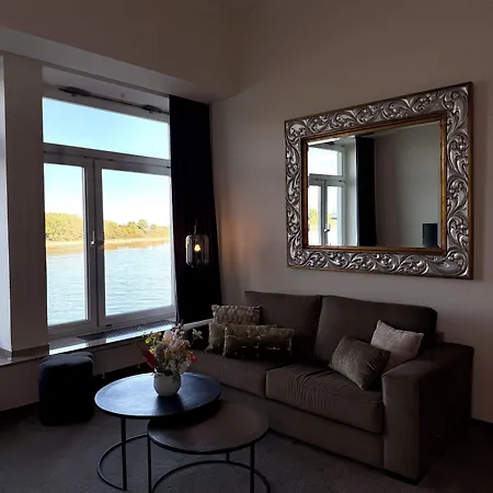 Hotel Am Rhein 3*