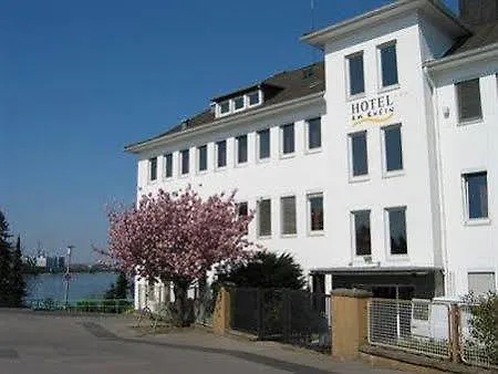 Hotel Am Rhein 3*
