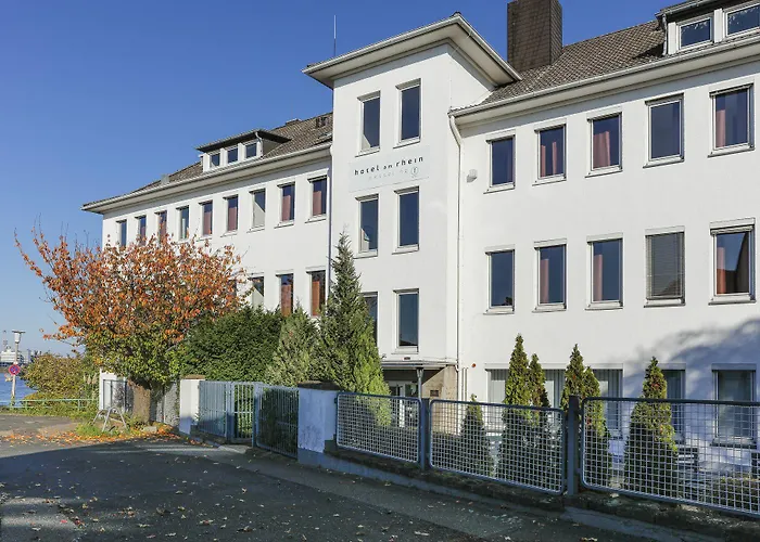 ホテル Am Rhein 3*